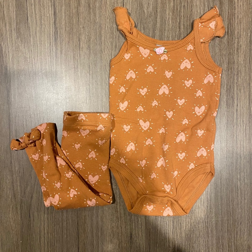 Emily and Oliver 2 piece set - NWOT size 6-9 mo